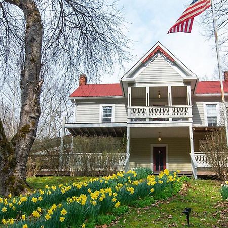 Moore House Inn & Cabins Marlinton Bagian luar foto