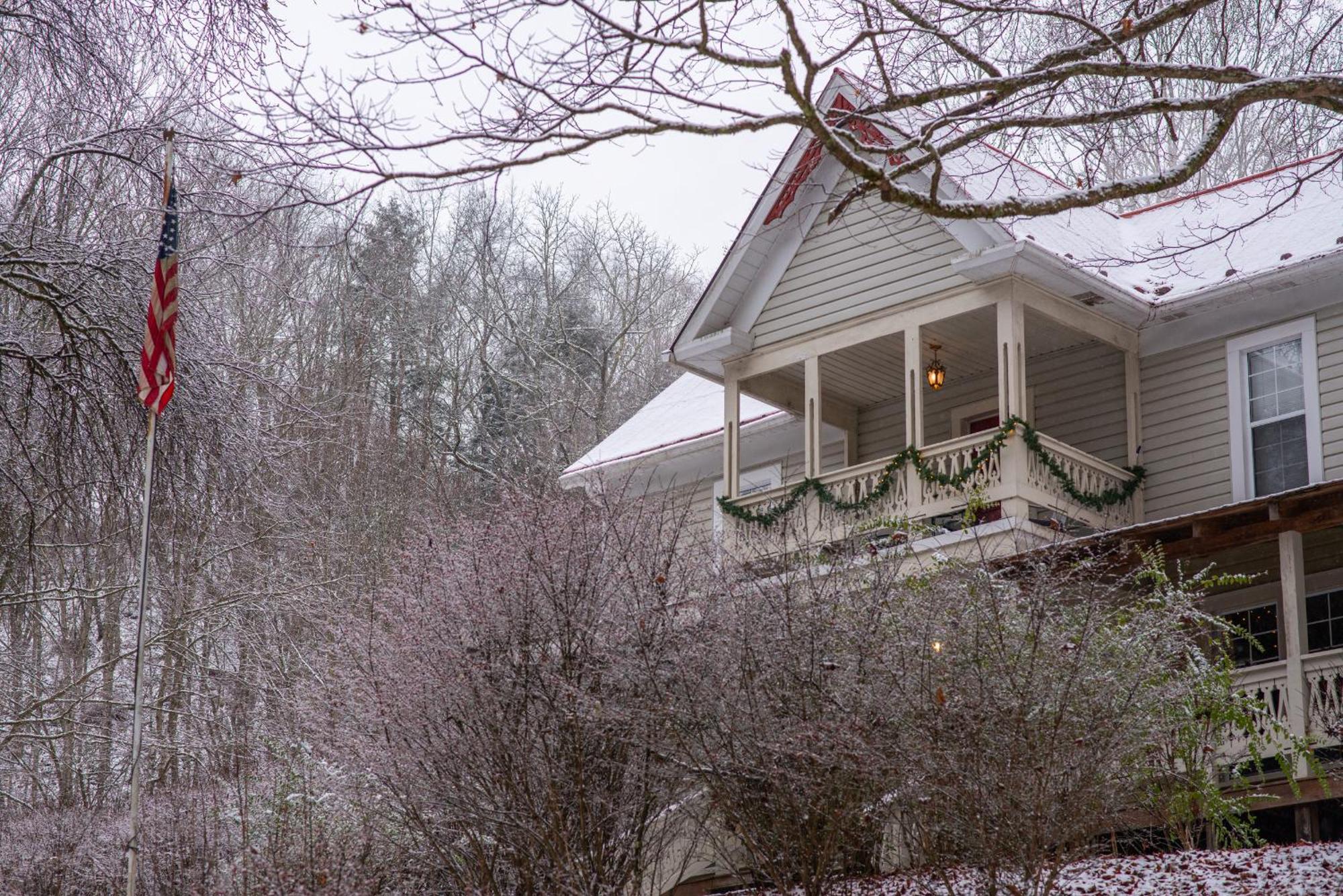 Moore House Inn & Cabins Marlinton Bagian luar foto